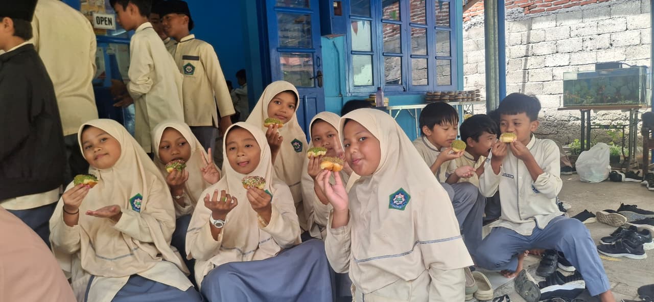 Kunjungan Industri ke Raja Donat Sokaraja